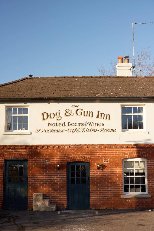 The Dog & Gun Inn Netheravon Exteriör bild