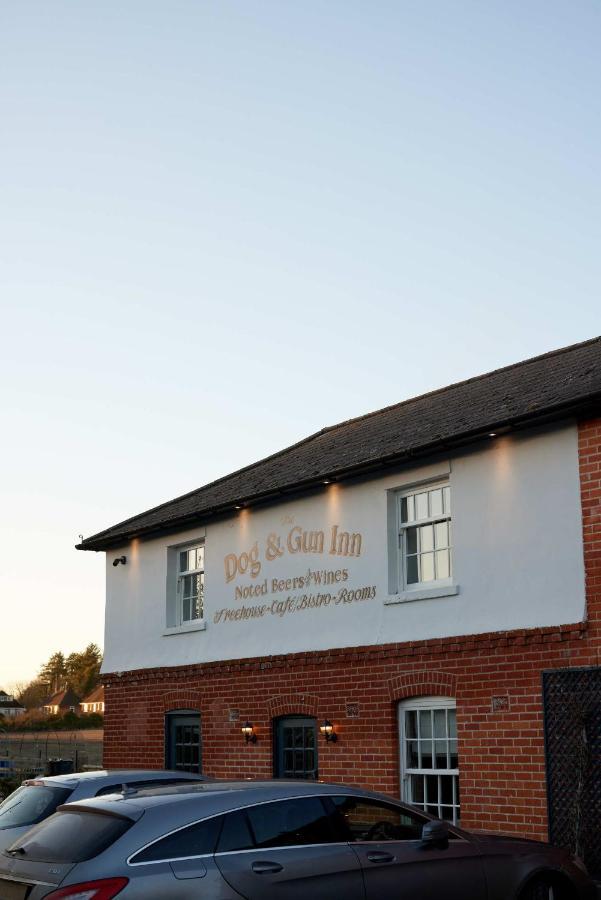 The Dog & Gun Inn Netheravon Exteriör bild